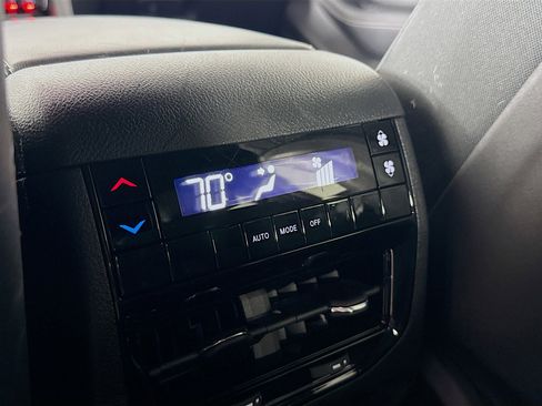 Used 2025 Jeep Grand Cherokee L Laredo RWD image 28