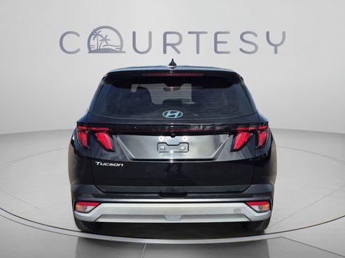 Used 2025 Hyundai Tucson SE FWD image 6