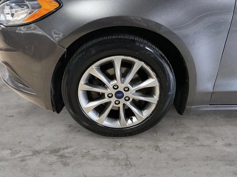 Used 2017 Ford Fusion SE w/ Fusion SE Technology Package FWD image 42