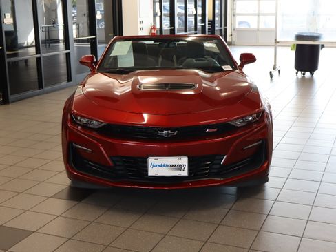 Used 2021 Chevrolet Camaro SS w/ Wild Cherry Design Package 1 RWD image 3