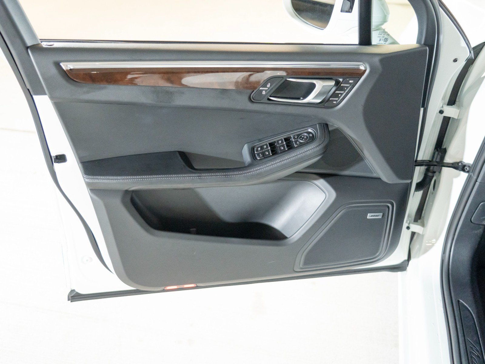 Certified 2026 Porsche Macan AWD/4WD image 15