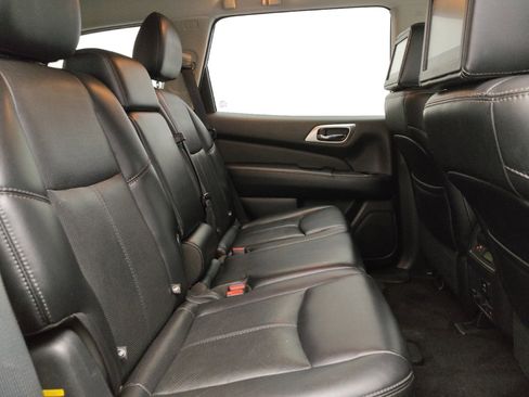 Used 2017 Nissan Pathfinder Platinum w/ Family Entertainment Package FWD image 19