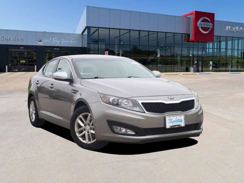 Used 2013 Kia Optima LX FWD image 1
