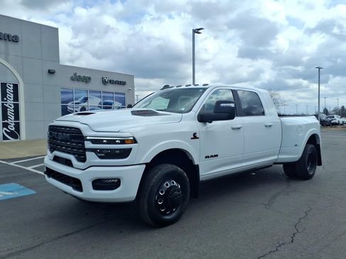 Used 2025 RAM 3500 Limited AWD/4WD image 2