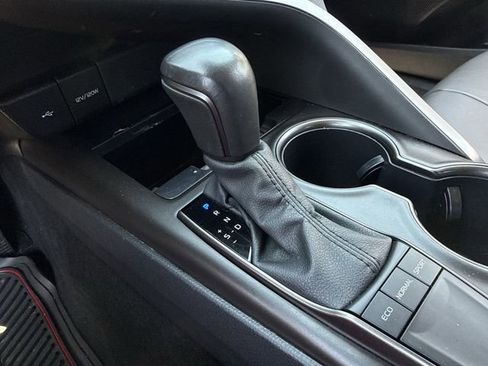 Used 2022 Toyota Camry SE w/ Convenience Package FWD image 19