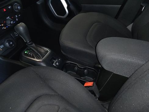 Used 2020 Jeep Renegade Latitude w/ Cold Weather Group AWD/4WD image 26