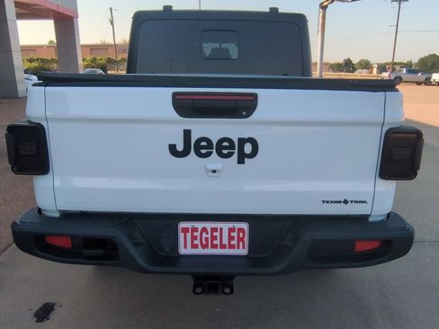 Used 2022 Jeep Gladiator Sport image 6