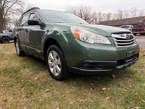Used 2011 Subaru Outback 2.5i image 4