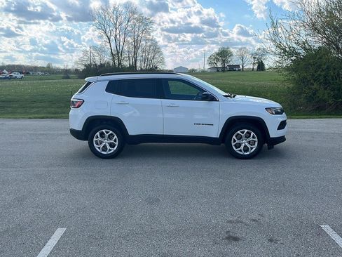 Used 2024 Jeep Compass Latitude AWD/4WD image 7