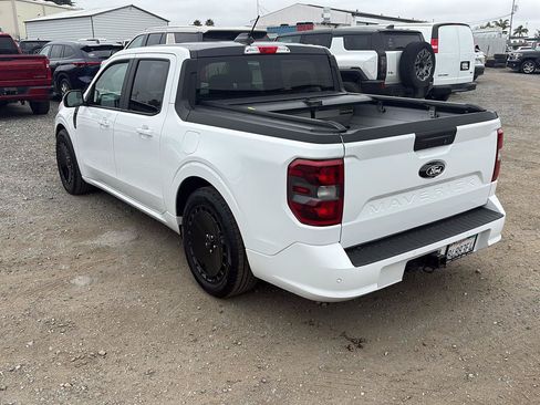 Used 2025 Ford Maverick Lobo AWD/4WD image 3