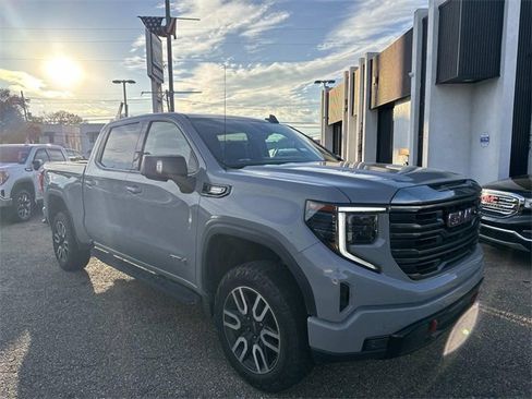 Used 2024 GMC Sierra 1500 AT4 w/ Technology Package image 4