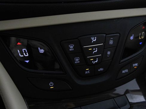 Used 2020 Buick Envision Essence AWD/4WD image 29
