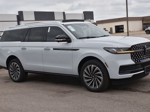 New 2026 Lincoln Navigator L Black Label AWD/4WD image 4