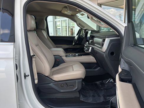 Used 2022 Ford Expedition XLT AWD/4WD image 14
