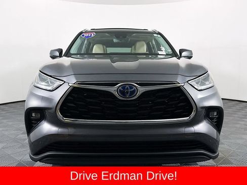 Used 2023 Toyota Highlander Limited FWD image 2