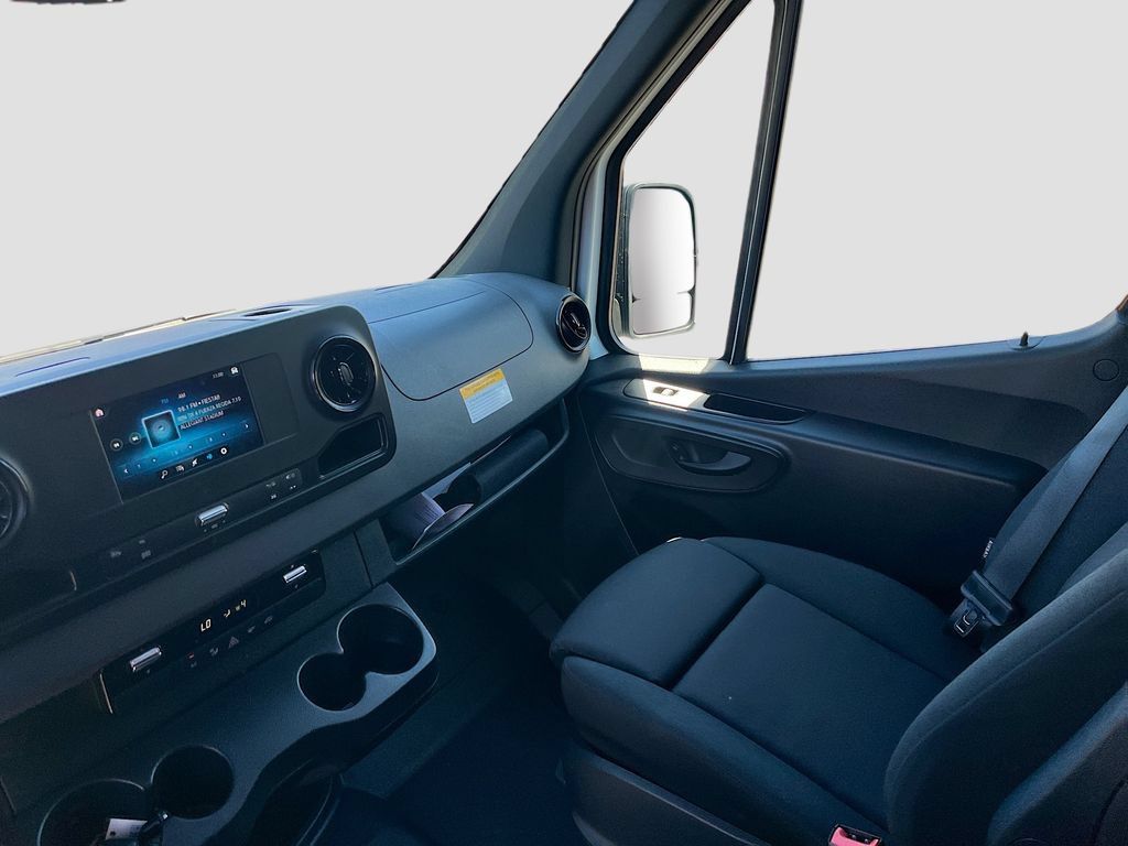 Used 2024 Mercedes-Benz Sprinter 3500 image 21