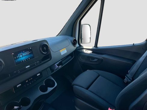 Used 2024 Mercedes-Benz Sprinter 3500 image 21