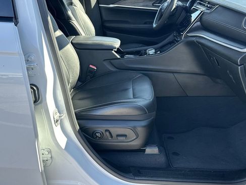 Used 2023 Jeep Grand Cherokee L Limited w/ Black Appearance Package image 14