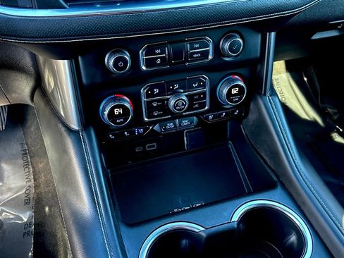 Used 2024 Chevrolet Suburban Premier image 20