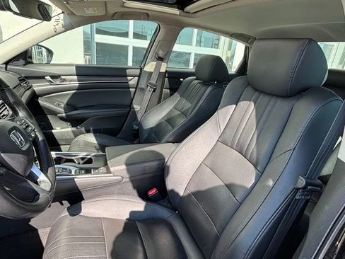 Used 2019 Honda Accord Touring image 12