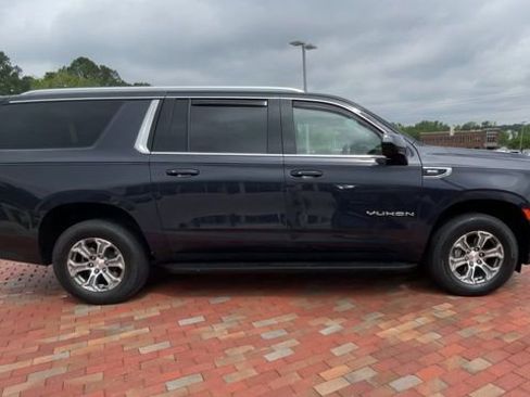 Used 2023 GMC Yukon XL SLE RWD image 2