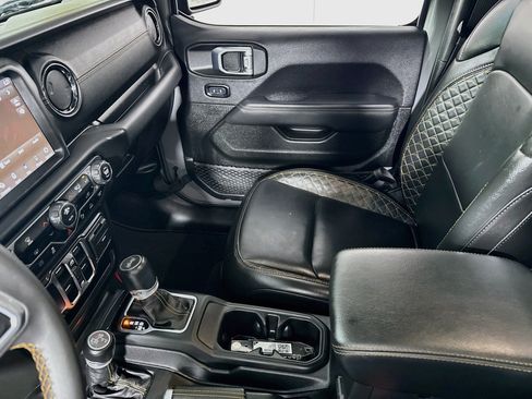 Used 2023 Jeep Wrangler Unlimited Sahara AWD/4WD image 24