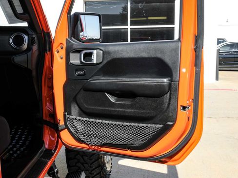 Used 2018 Jeep Wrangler Unlimited Sahara image 45