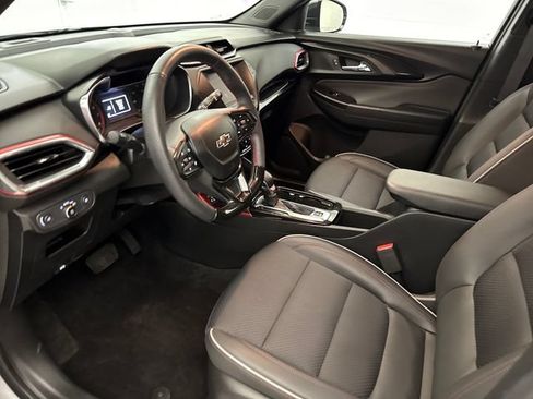 Used 2023 Chevrolet TrailBlazer RS FWD image 9