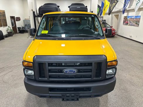 Used 2011 Ford E-150 and Econoline 150 Wagon image 3