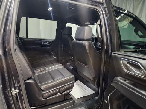 Used 2024 Chevrolet Suburban LT image 13