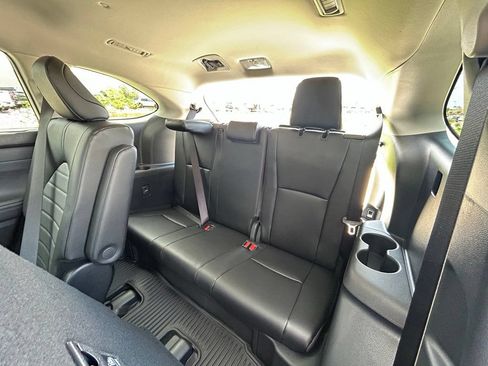 Used 2026 Toyota Highlander Limited AWD/4WD image 24