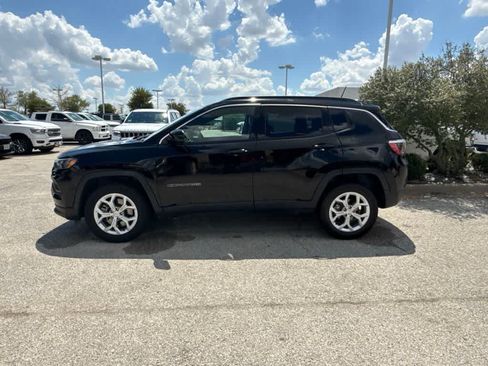 Used 2024 Jeep Compass Latitude AWD/4WD image 2