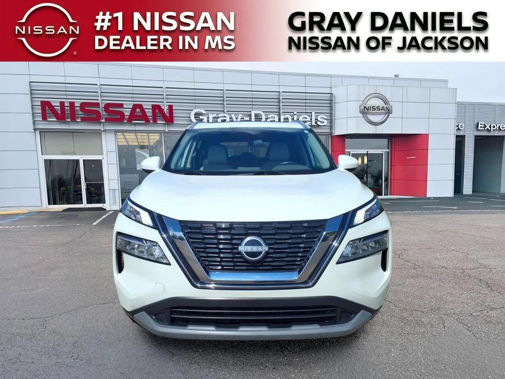 Used 2023 Nissan Rogue SV w/ SV Premium B Package FWD image 2