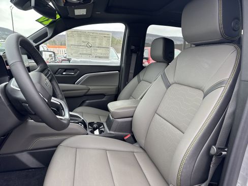 New 2026 Chevrolet Colorado ZR2 w/ Off-Road Front Bumper Package image 15