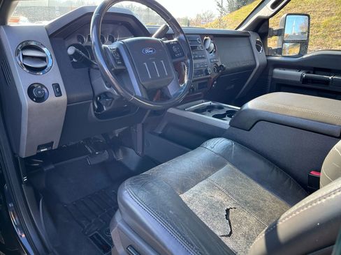 Used 2011 Ford F250 Lariat w/ Lariat Interior Pkg image 9