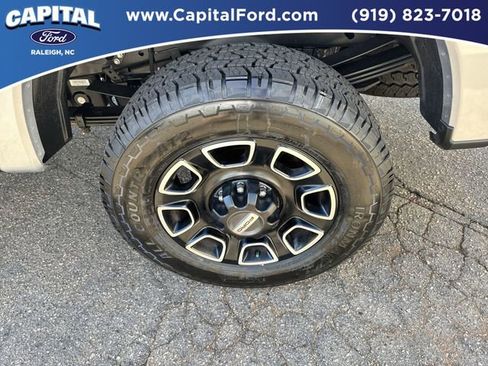 Used 2023 Ford F250 Platinum image 13
