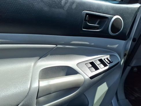 Used 2014 Toyota Tacoma 4x4 Double Cab image 4