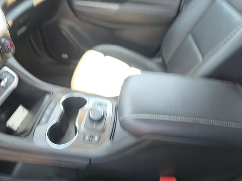 Used 2023 GMC Acadia SLT image 24