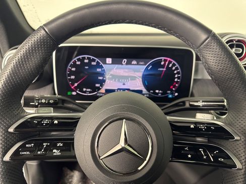 Used 2025 Mercedes-Benz GLC 350e 4MATIC image 21