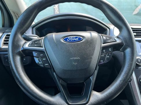 Used 2017 Ford Fusion SE FWD image 15