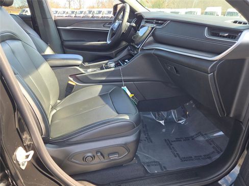 Certified 2025 Jeep Grand Cherokee L Limited image 7