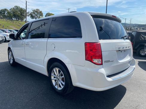 Used 2018 Dodge Grand Caravan SXT image 5