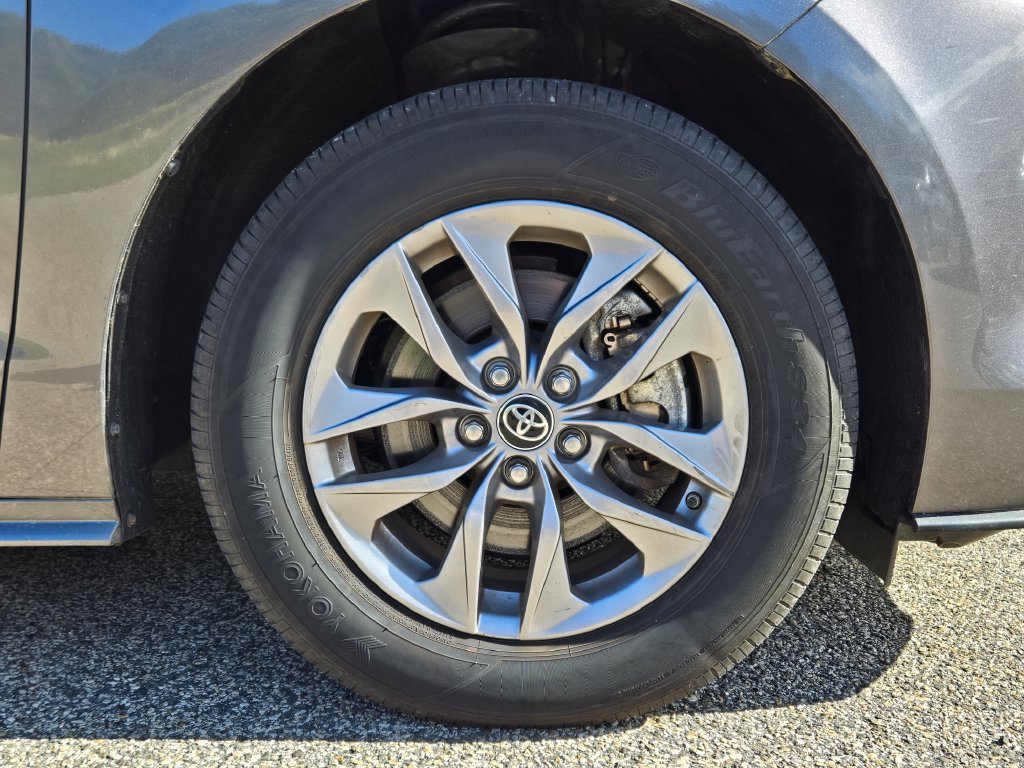 Used 2024 Toyota Sienna LE AWD/4WD image 10