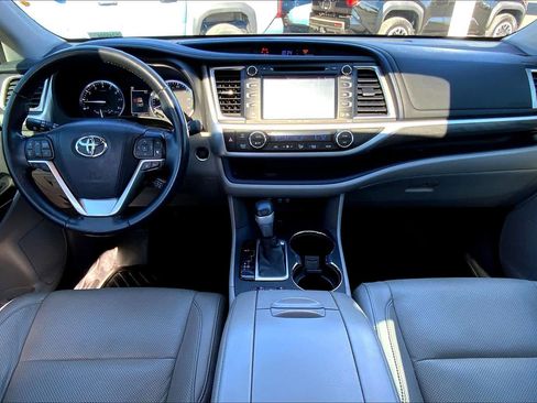 Used 2018 Toyota Highlander Limited image 16