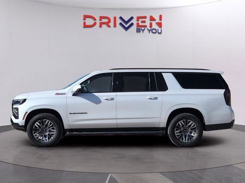Used 2025 Chevrolet Suburban Z71 AWD/4WD image 2