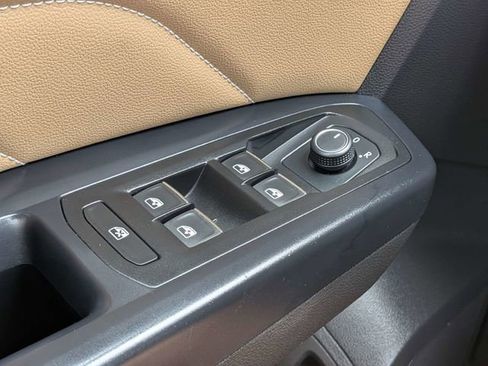 Certified 2021 Volkswagen Atlas Cross Sport SE FWD image 29