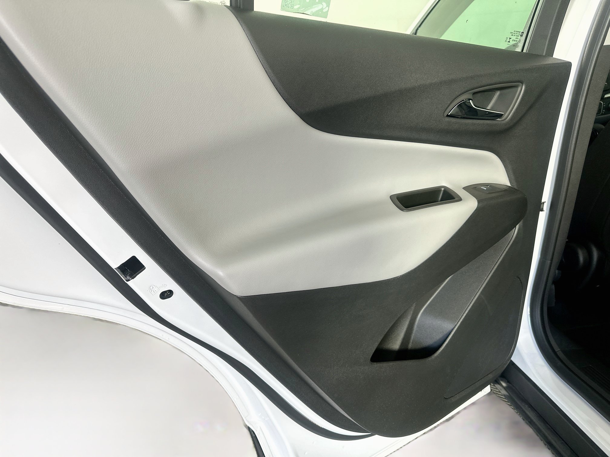 Used 2024 Chevrolet Equinox LS FWD image 24
