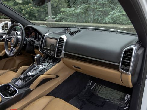 Used 2016 Porsche Cayenne AWD/4WD image 59