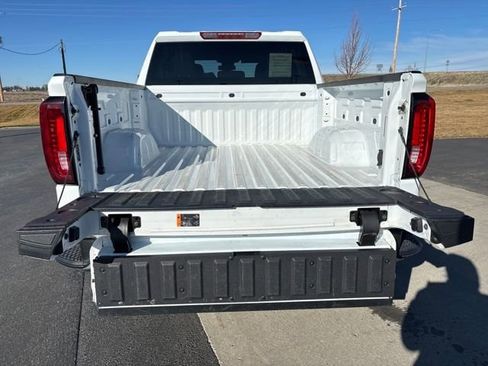 Certified 2025 GMC Sierra 1500 SLT image 26