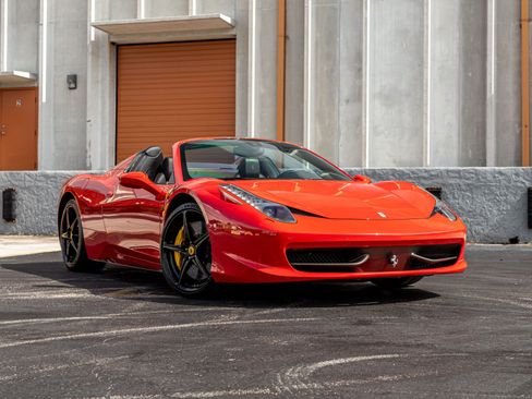 Used 2013 Ferrari 458 Spider RWD image 3